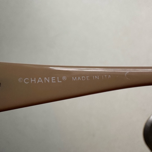 CHANEL Camellia sunglasses and case - Picture 6 of 16